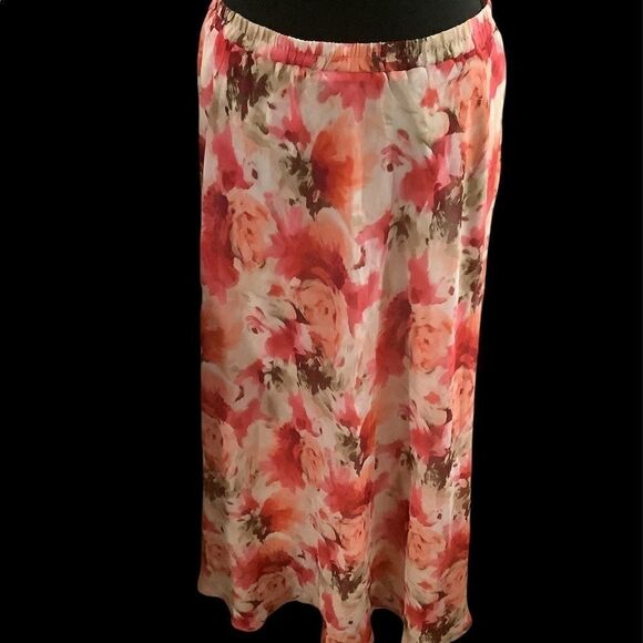 Floral Maxi Skirt by db established - Picture 2 of 7